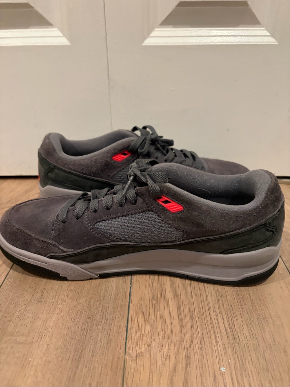Jordan flight court Kids Gray Sneakers with Red Accents